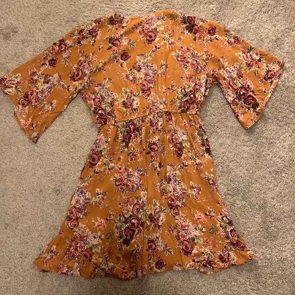 Brand New Flowy Floral Dress - Picture 3 of 4